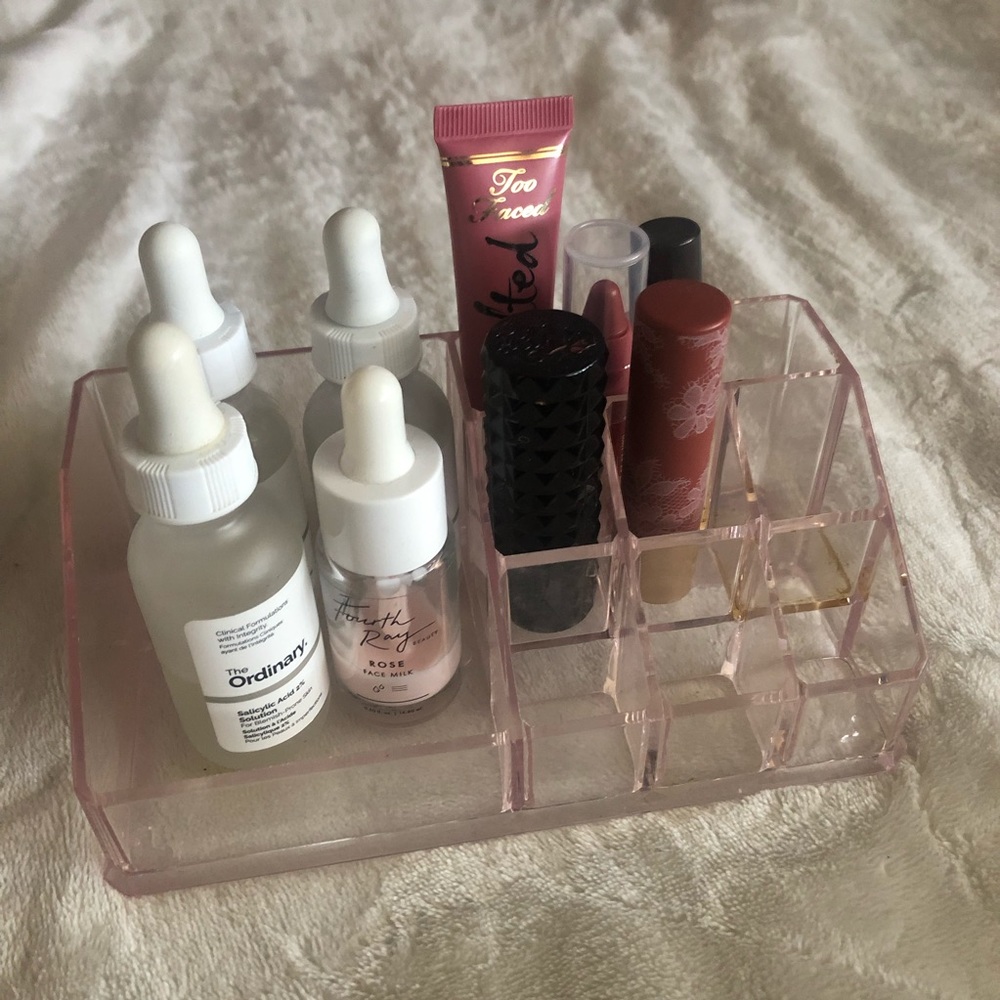 Free lipstick/beauty product mini organizer